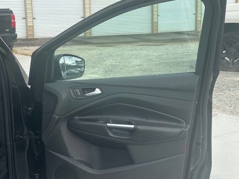 Used 2017 Ford Escape SE image 20