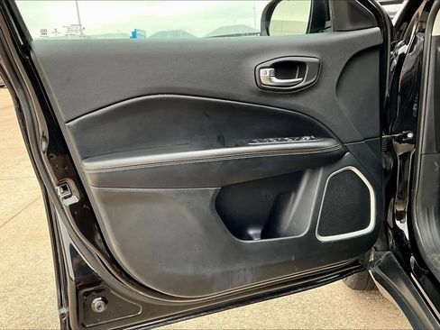 Used 2019 Jeep Compass Latitude w/ Cold Weather Group image 24