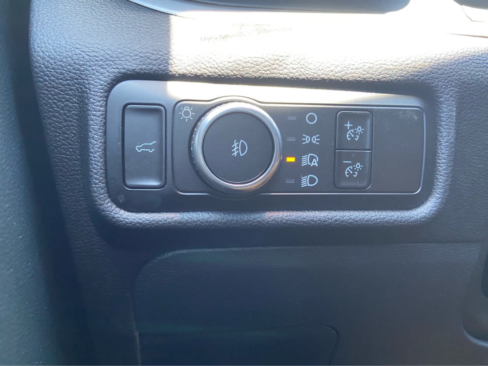 Used 2023 Ford Explorer XLT w/ Equipment Group 202A AWD/4WD image 31