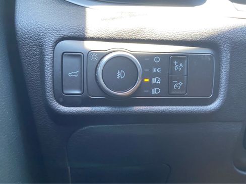 Used 2023 Ford Explorer XLT w/ Equipment Group 202A AWD/4WD image 31