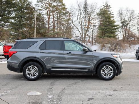 Certified 2023 Ford Explorer XLT w/ Equipment Group 202A image 4
