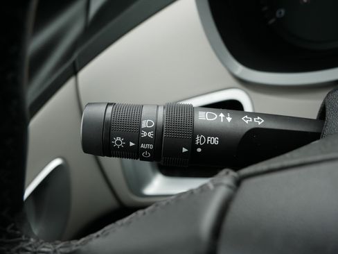 Used 2017 Chevrolet Equinox Premier w/ Enhanced Convenience Package image 28