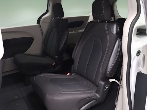 Certified 2023 Chrysler Voyager LX FWD image 12