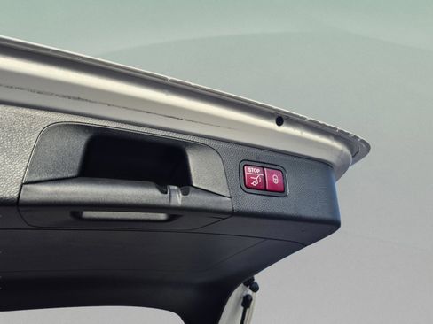 Used 2018 Mercedes-Benz GLC 300 image 8
