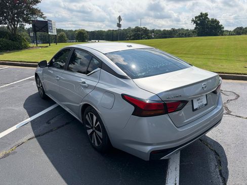 Used 2019 Nissan Altima 2.5 SR FWD image 7