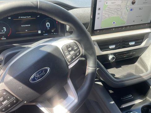 Used 2025 Ford Explorer Active image 12