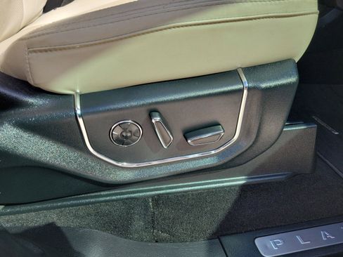 Used 2019 Ford Expedition Platinum RWD image 7