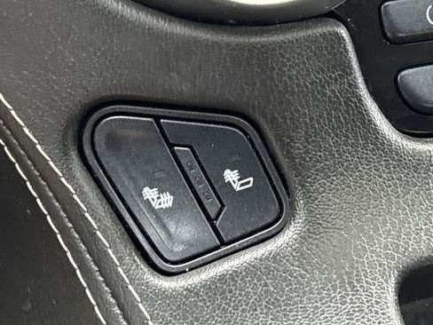 Used 2016 Chevrolet Suburban LT image 20