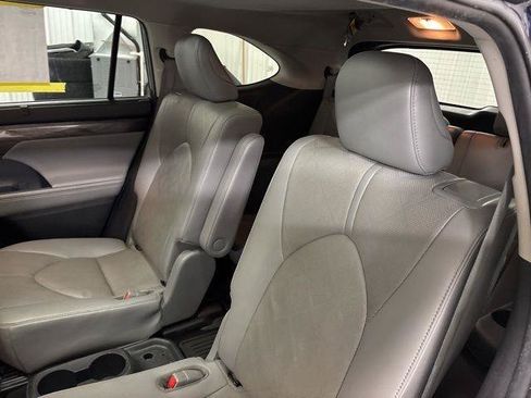 Used 2021 Toyota Highlander Platinum AWD/4WD image 32