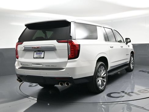 Used 2022 GMC Yukon XL Denali AWD/4WD image 9