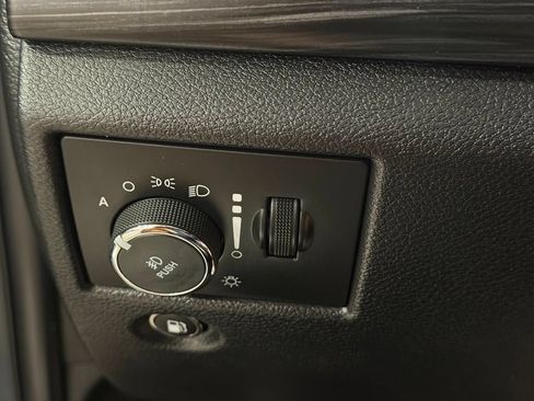 Used 2020 Jeep Grand Cherokee Altitude AWD/4WD image 17