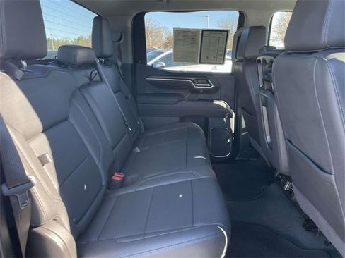 Used 2025 GMC Sierra 1500 SLT image 17