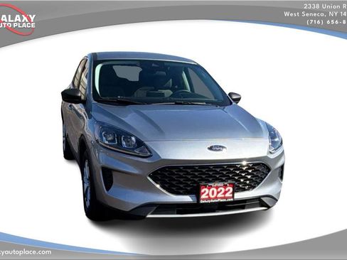 Used 2022 Ford Escape SE image 3