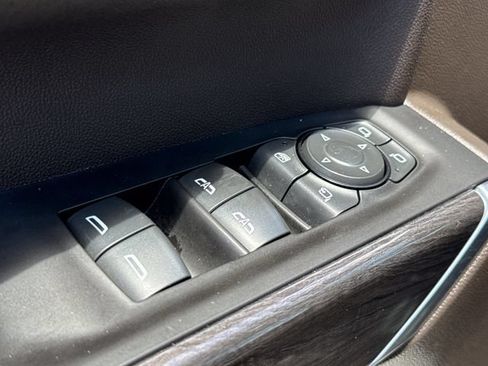 Used 2021 Chevrolet Silverado 1500 LTZ w/ Technology Package AWD/4WD image 26