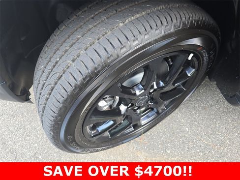 New 2025 Jeep Compass Latitude w/ Sun & Sound Group image 33