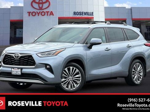 Used 2021 Toyota Highlander Platinum AWD/4WD image 1