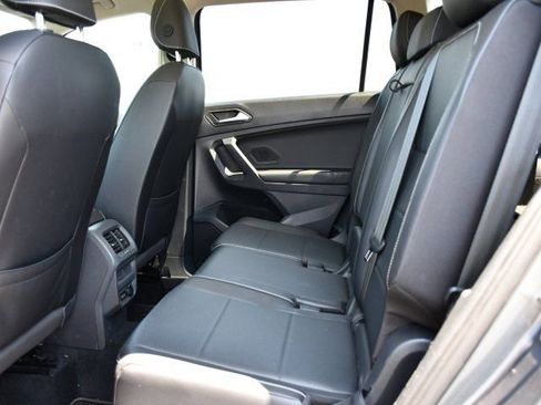 Used 2021 Volkswagen Tiguan SE w/ Panoramic Sunroof Package FWD image 20
