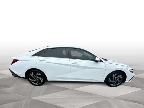 Used 2024 Hyundai Elantra Limited FWD image 9