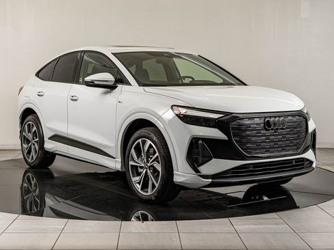 Used 2023 Audi Q4 e-tron Premium w/ Convenience Package image 3