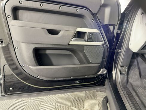 Used 2023 Land Rover Defender 110 S image 12