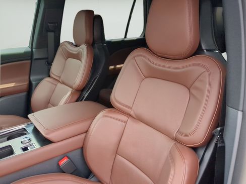 New 2026 Lincoln Aviator Reserve AWD/4WD image 10