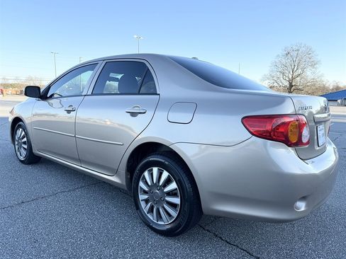 Used 2010 Toyota Corolla LE image 10