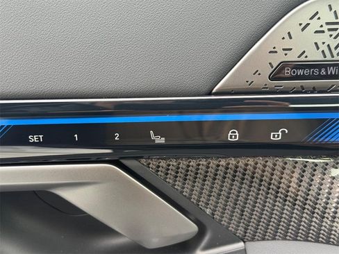 Used 2025 BMW M5 w/ Carbon Package image 16