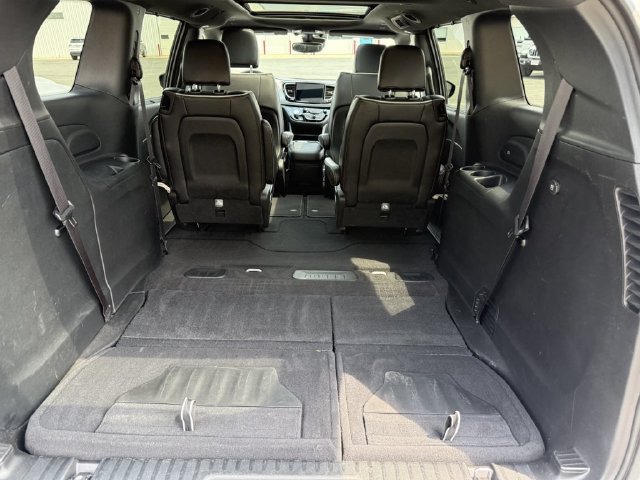 Used 2026 Chrysler Pacifica Limited FWD image 15