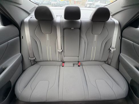 Used 2025 Hyundai Elantra SEL image 35