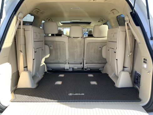 Used 2020 Lexus LX 570 4WD w/ 3rd Row & Luxury Pkg image 34