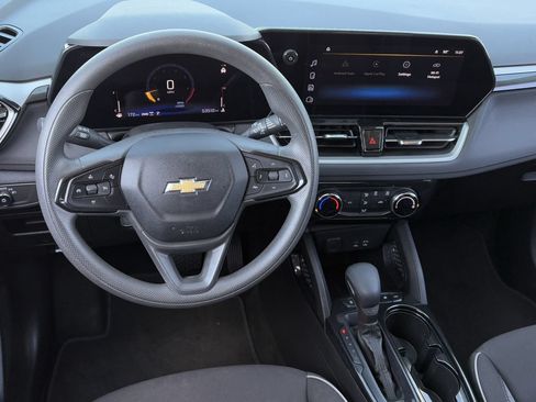 Used 2025 Chevrolet TrailBlazer LT AWD/4WD image 13