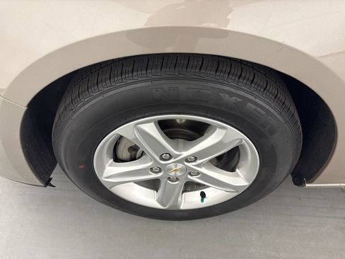 Used 2023 Chevrolet Malibu LT FWD image 14