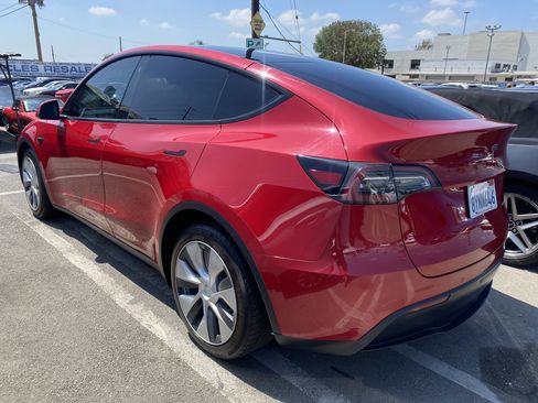 Used 2021 Tesla Model Y Long Range AWD/4WD image 11