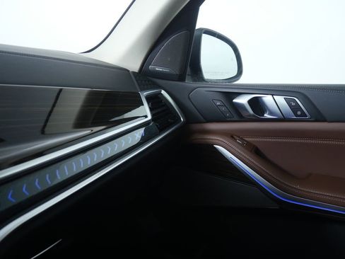 Certified 2025 BMW X7 xDrive40i w/ Premium Package image 28