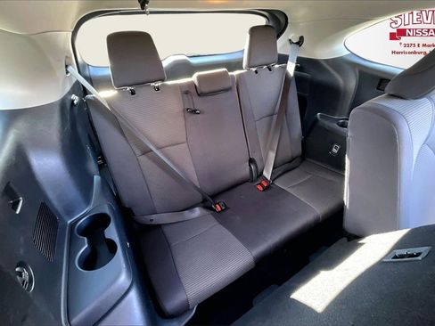 Used 2024 Toyota Highlander LE image 24