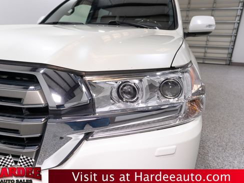 Used 2018 Toyota Land Cruiser image 8