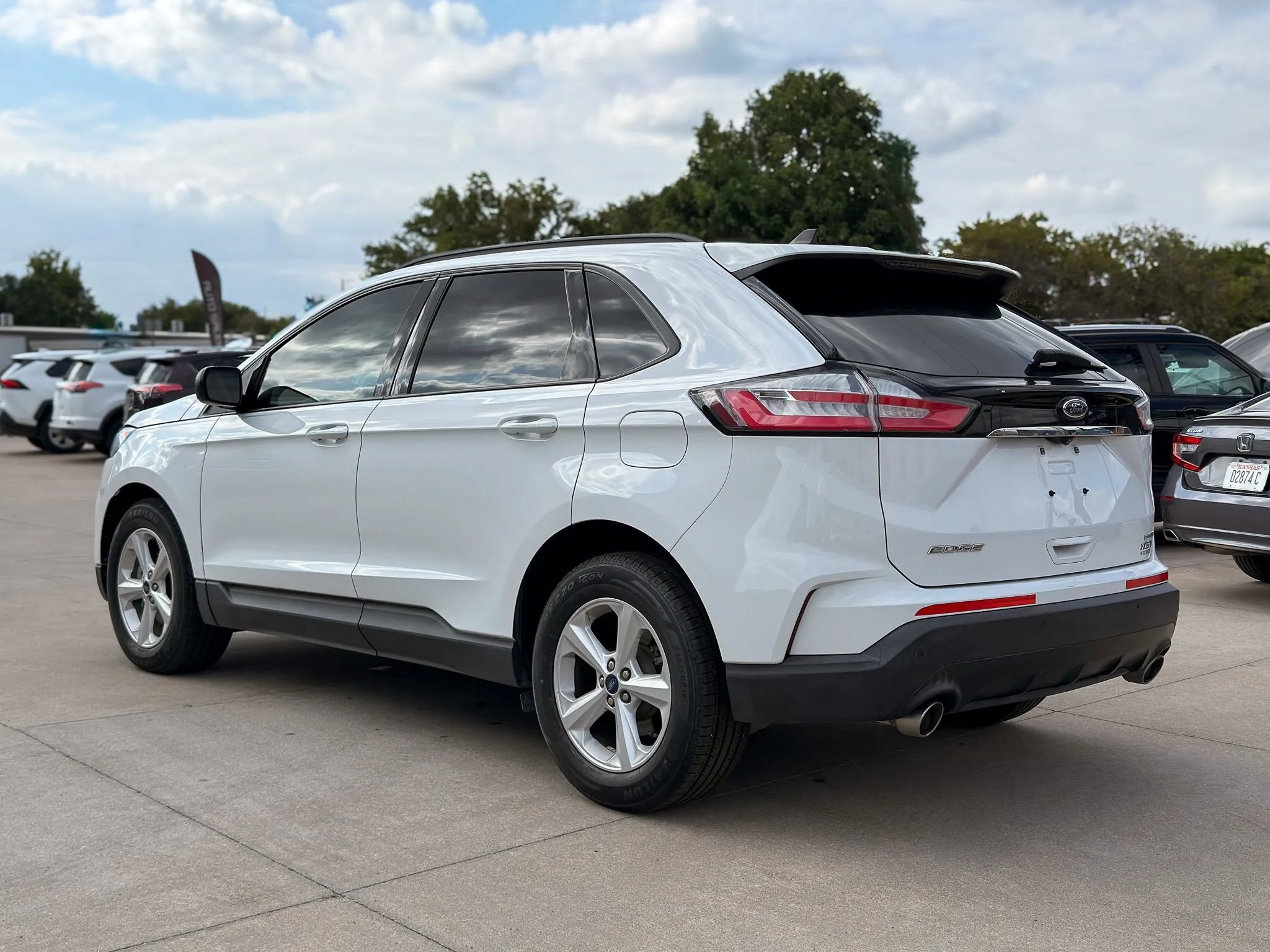 Used 2020 Ford Edge SE FWD image 5
