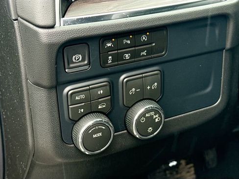 New 2026 Chevrolet Suburban LT image 11