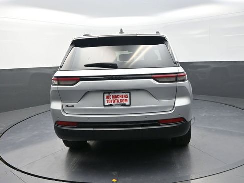 Used 2024 Jeep Grand Cherokee Altitude image 7