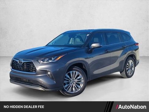 Used 2023 Toyota Highlander Platinum FWD image 1