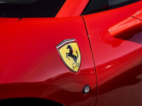 Used 2022 Ferrari F8 Tributo RWD image 10