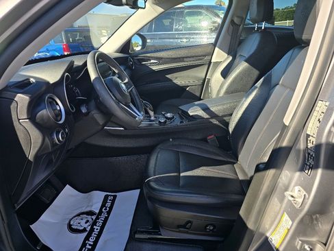 Used 2018 Alfa Romeo Stelvio AWD image 11