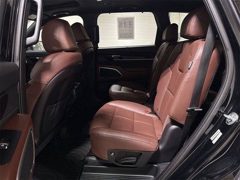 Used 2024 Kia Telluride EX w/ EX Captain's Chair Package image 24