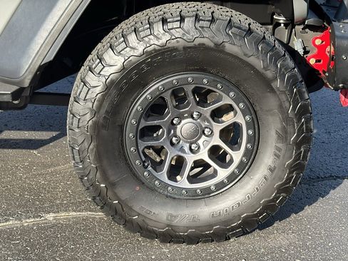 Certified 2022 Jeep Wrangler Unlimited Rubicon w/ Xtreme Recon 35" Tire Package AWD/4WD image 11