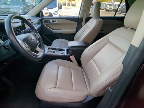 Used 2022 Ford Explorer XLT w/ Equipment Group 202A image 14