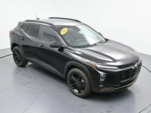 Used 2025 Chevrolet Trax ACTIV w/ Sunroof Package FWD image 34