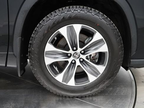 Used 2024 Toyota Highlander XLE AWD/4WD image 66