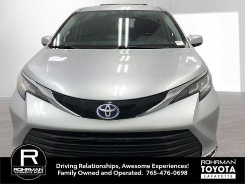 Used 2021 Toyota Sienna XLE FWD image 10