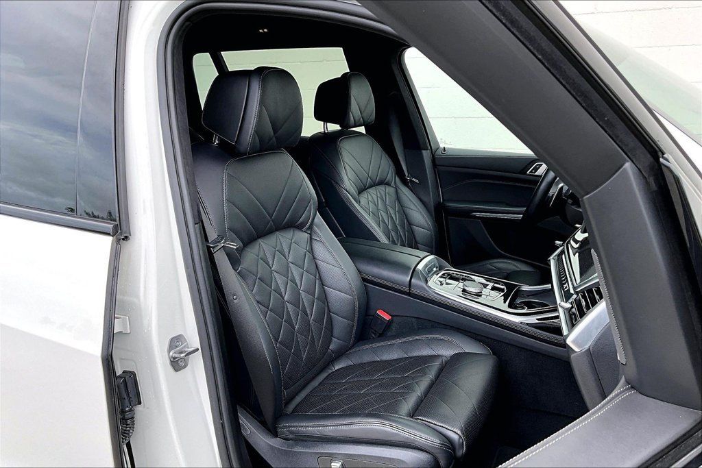 Used 2023 BMW X7 xDrive40i w/ M Sport Package AWD/4WD image 8