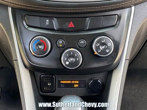 Used 2022 Chevrolet Trax LT w/ Premium Seat Package AWD/4WD image 28